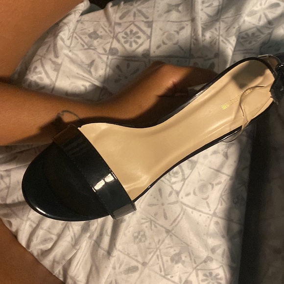 Heels - Picture 2 of 3